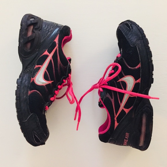 Nike Air Max Sneakers (Size 7) - Picture 2 of 4